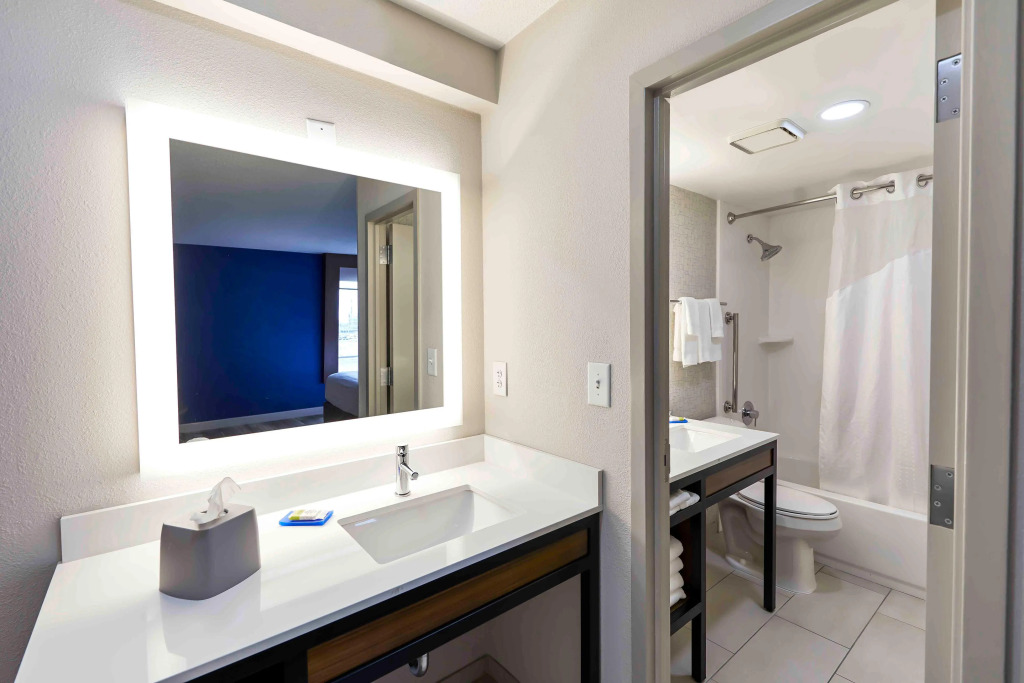 Holiday Inn Express Nashville-Downtown - Broadway by IHG