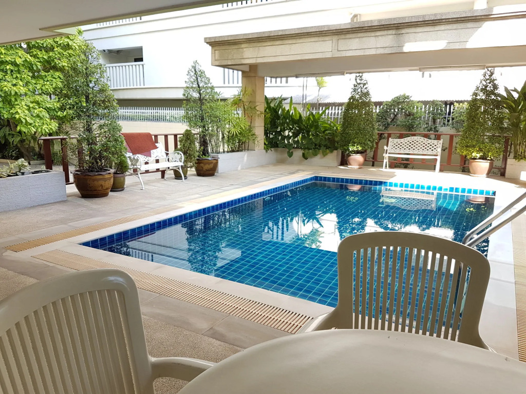 14 Place Sukhumvit Suites