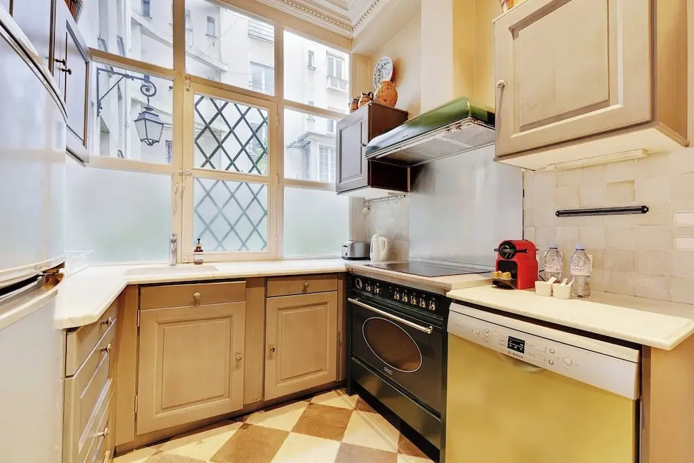 Historic Elegance in the Heart of Marais - 6p/2br