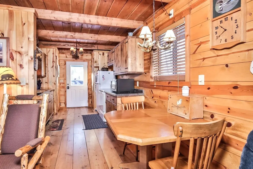 Bear Den Too - Hiller Vacation S 2 Bedroom Cabin