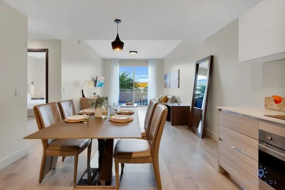 Modern Resort Terrace- Up To 6 Near Beach, Hollywood