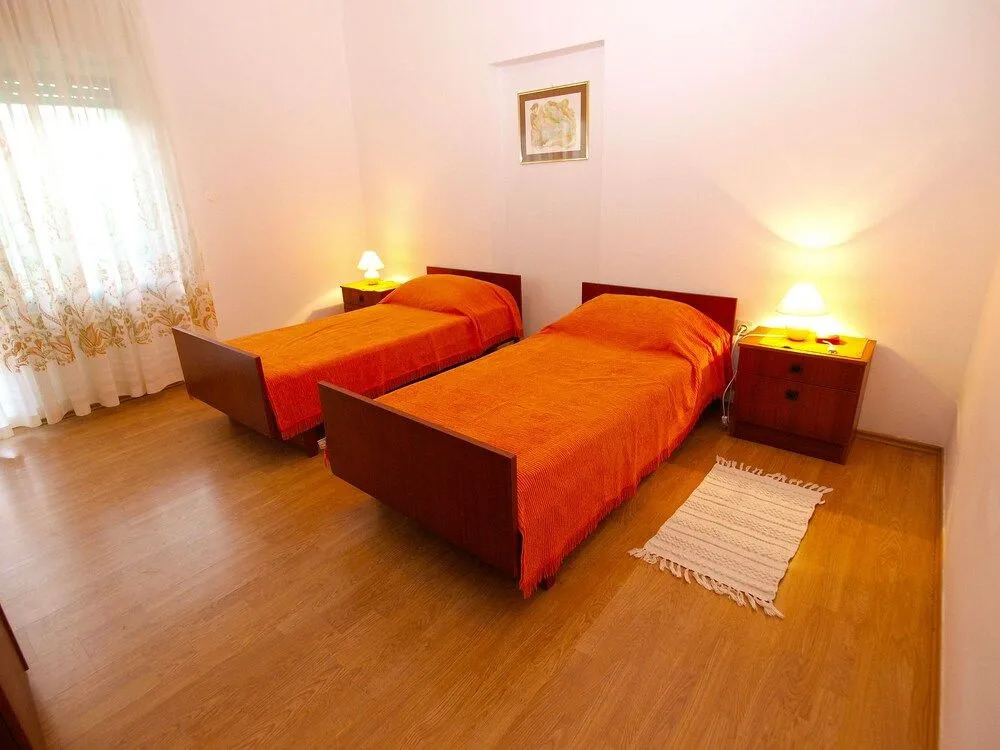 Apartment 977