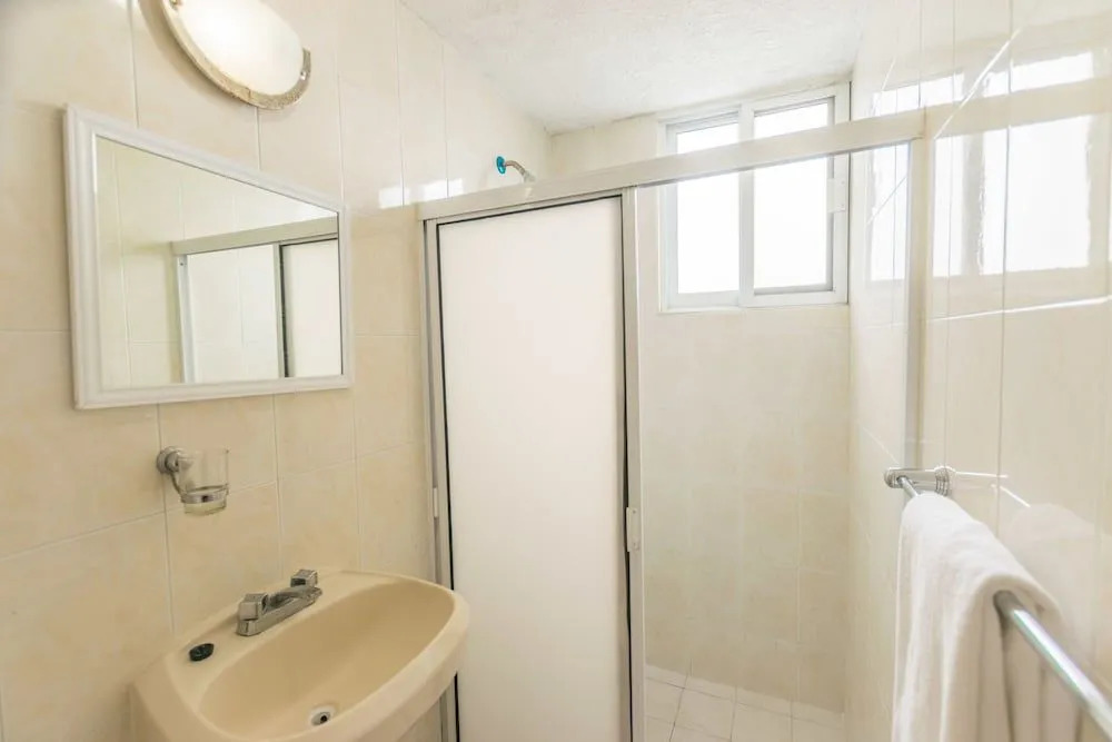 Suites Poliforum Inn
