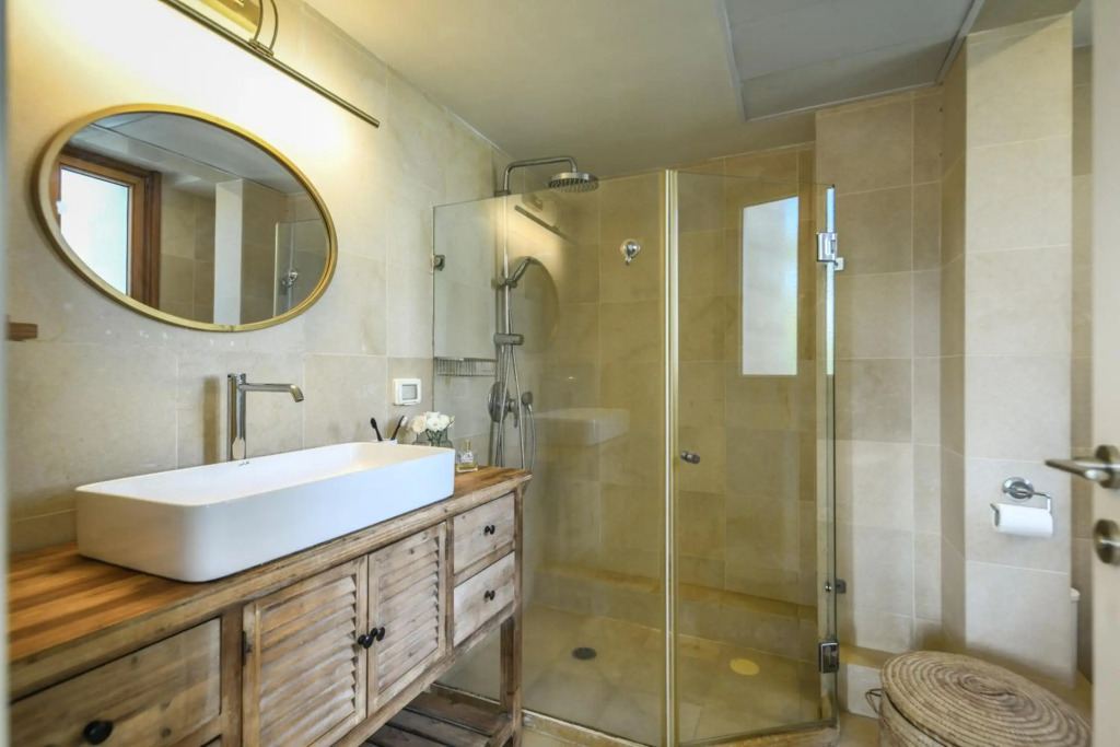 Andromeda 3 Bd apartment with pool & sea view