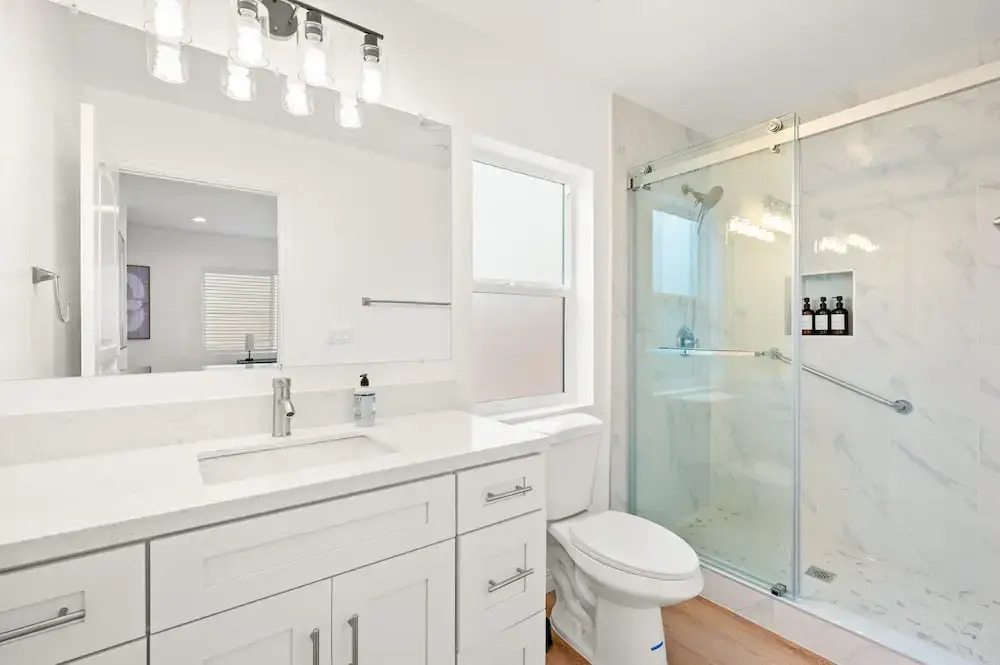 Cozy Modern Stay in Alhambra 30plus Days Welcome