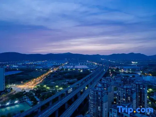 Qiwuyunshang Hotel (Chaohu High-Speed Rail East Station Yuemei Plaza)