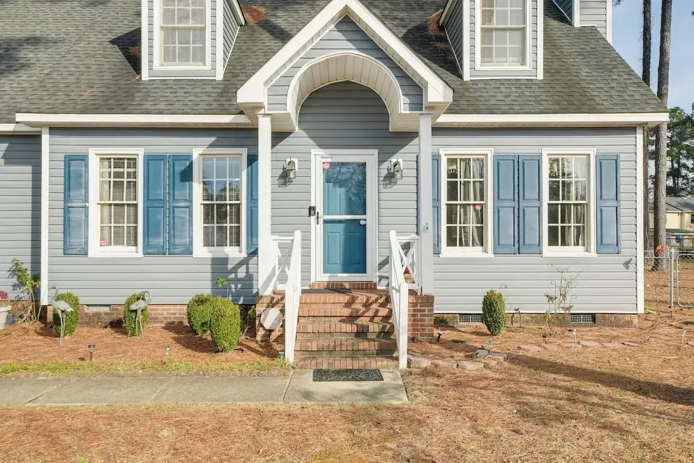 Lovely Fayetteville Home: Deck & Fireplace!