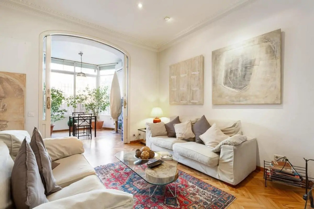Magnificent and Massive 5 Bedroom Family Apartment and Terrace