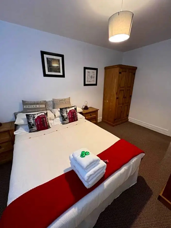 Princes Dock Street Room Only