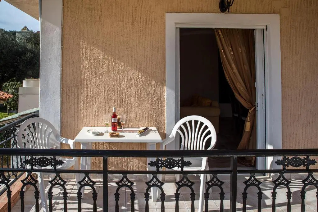 Paradise Bar Apartments