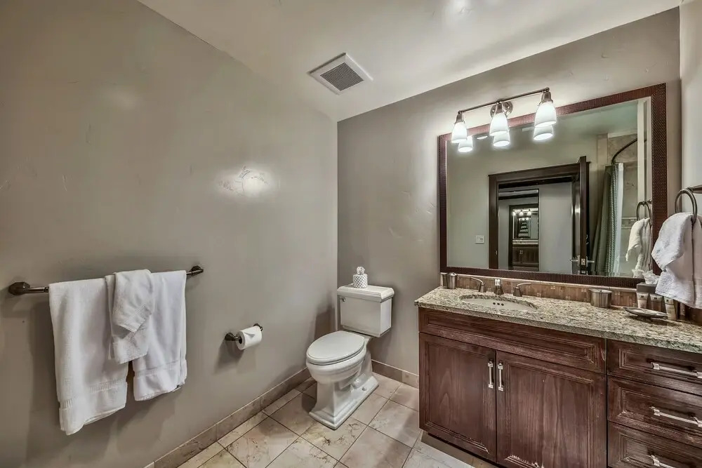 Must See Luxury Vacation  - Sleeps 10 4 Bedroom Condo by RedAwning