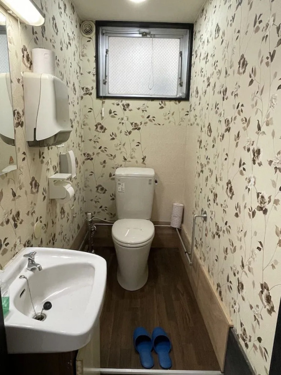 Zenibako House 1F