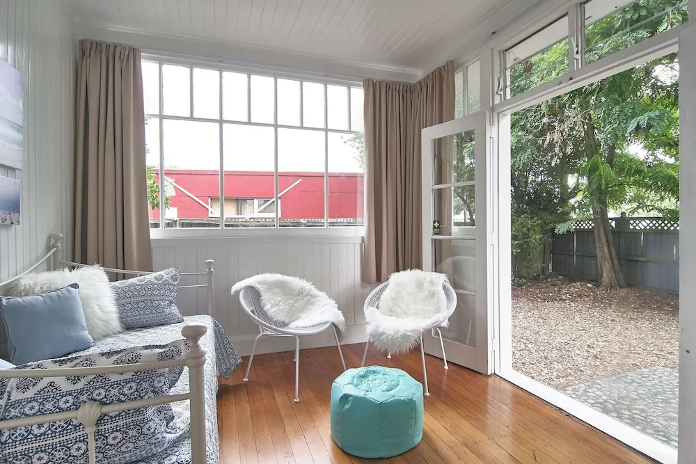 Racecourse Villa - Classic 1935 Charm & Space