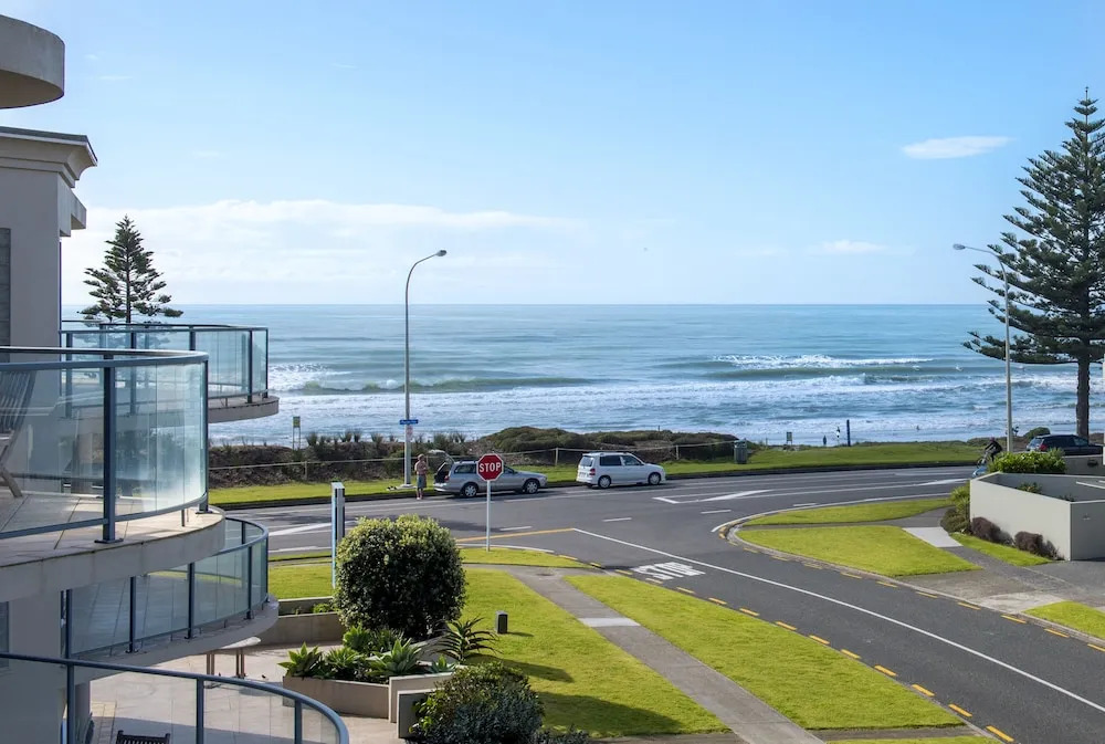The Reef Beachfront Apartments