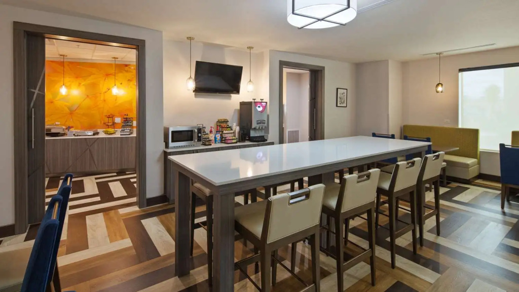 Best Western Green Oak Inn & Suites