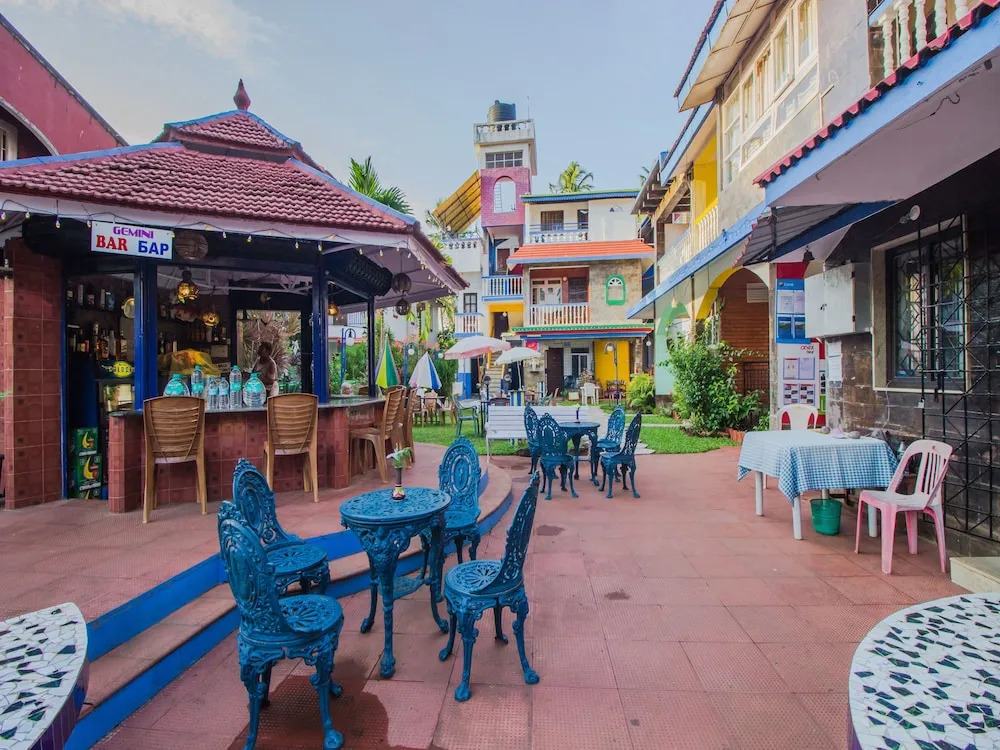 OYO 12902 Home Colourful Studio Home Candolim
