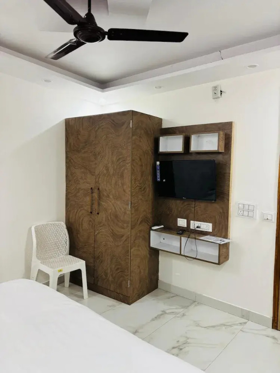 Lotustar Hotel