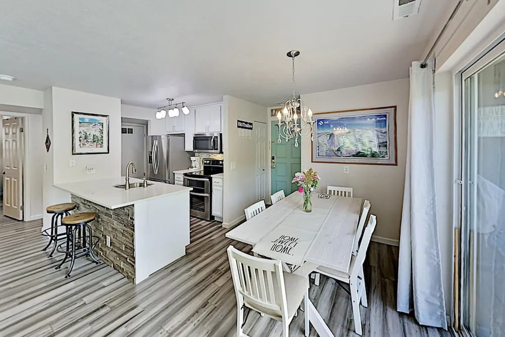 971bca2q 2 Bedroom Condo