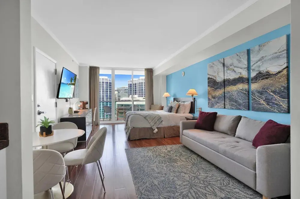 Glamorous Bay View Studio in the Grove