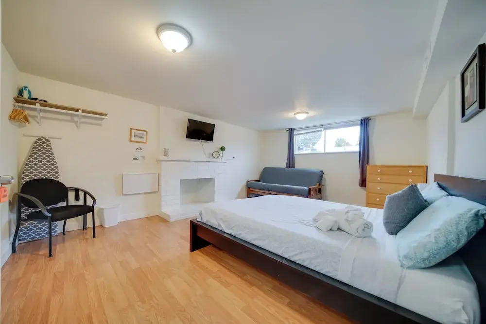 6 Mi to Downtown Seattle: Step-free Apt w/ Patio