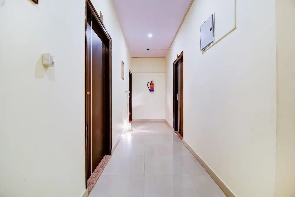 Oyo Flagship 28716 Panchasheel Enclave