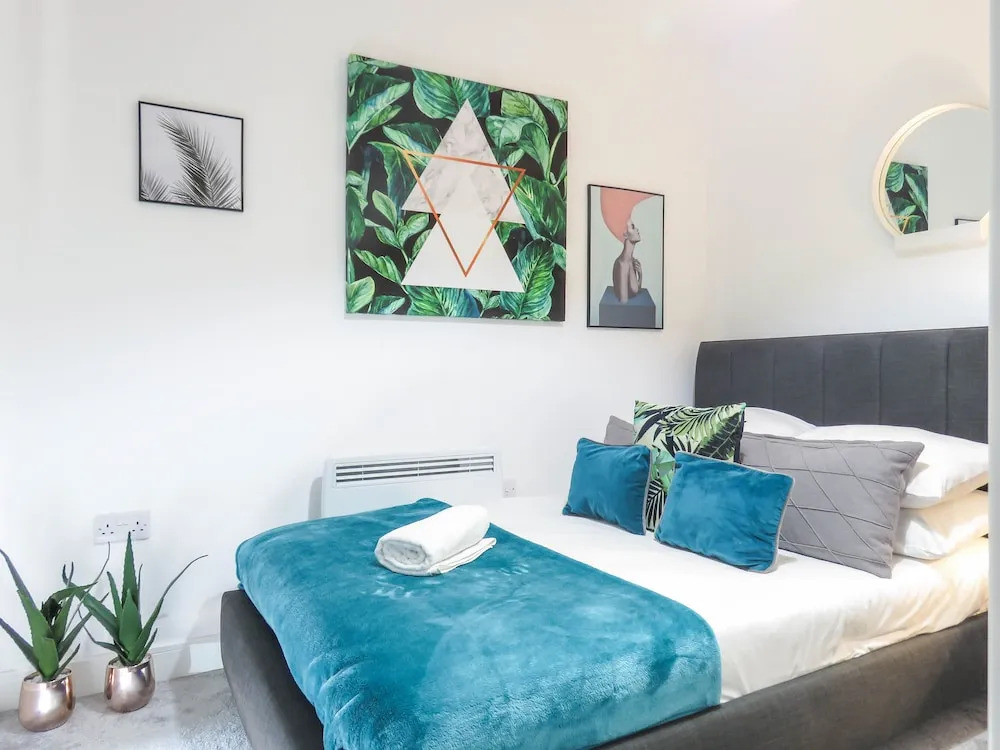 Tudors eSUites Birmingham Apartments Terrace and Private Parking