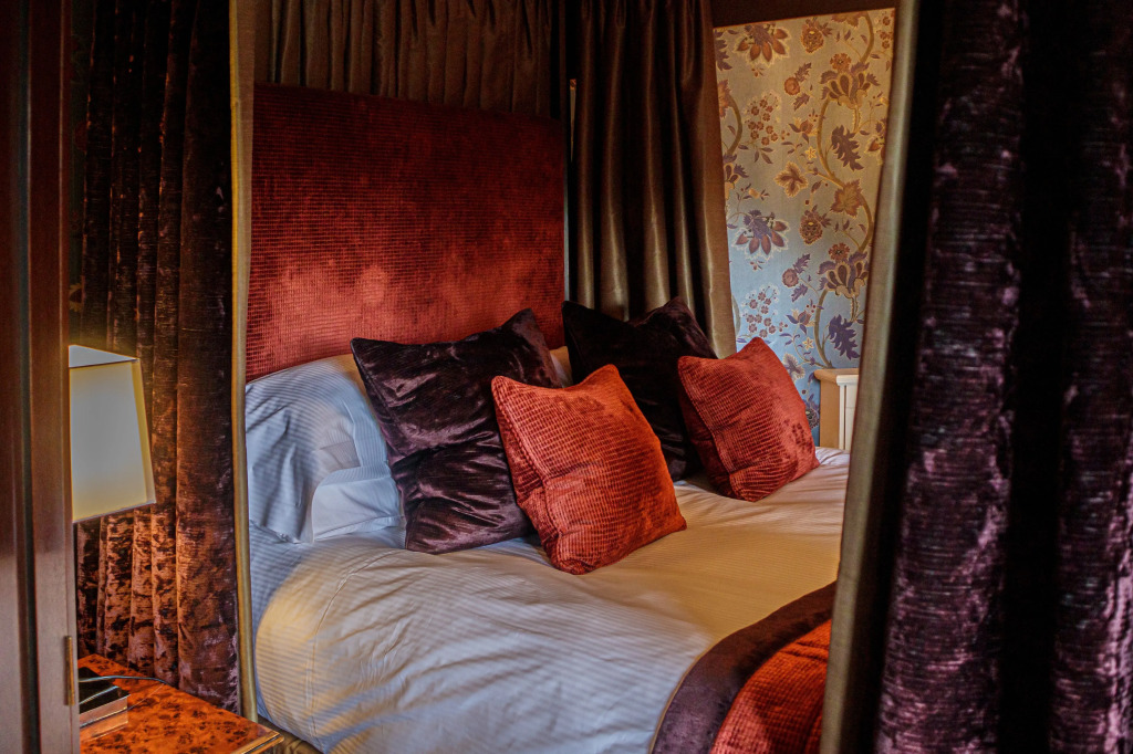 Langshott Manor - Luxury Hotel Gatwick
