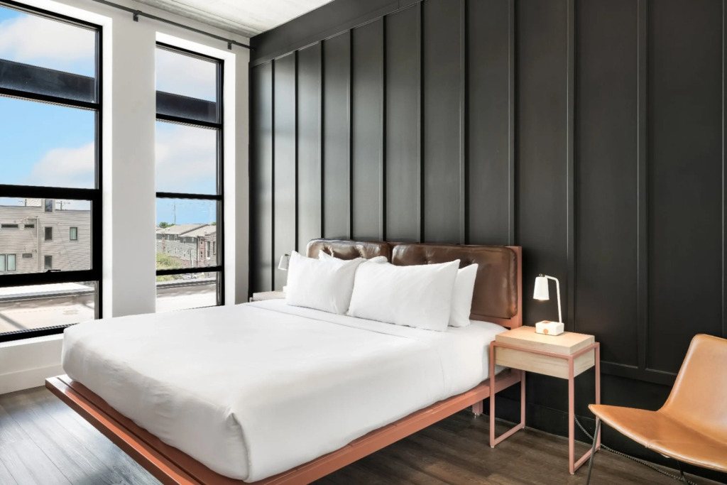Waymores Hotel Nashville