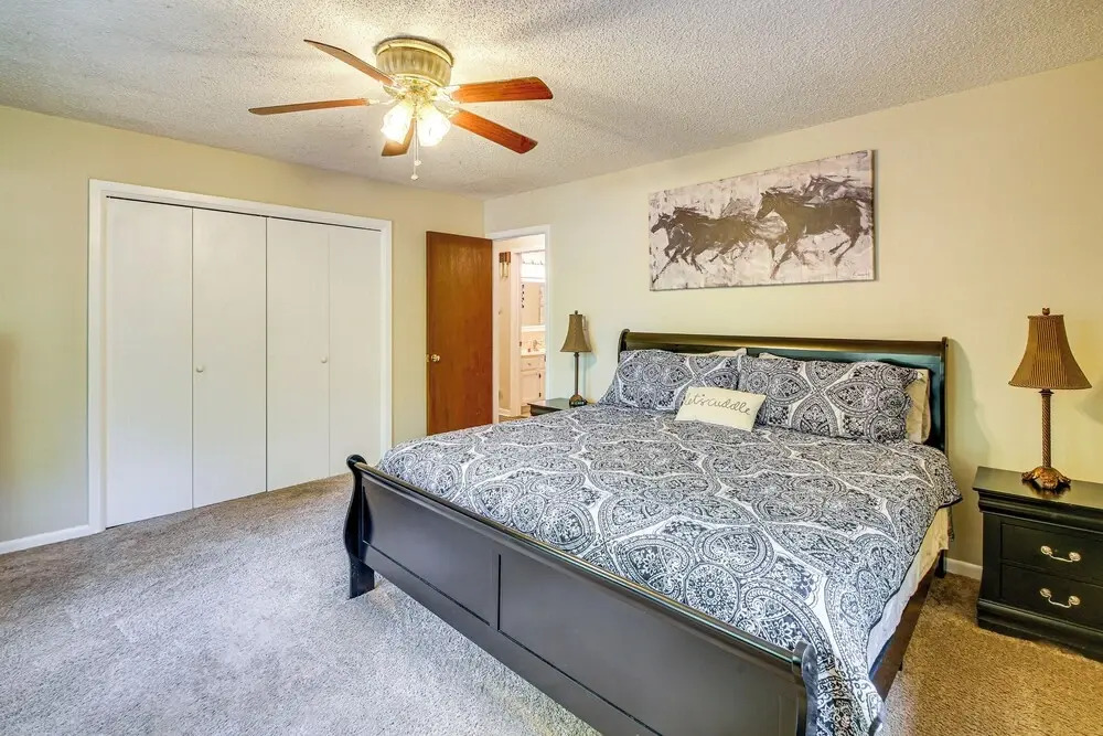 1/2 Mi to DeSoto Lake: Hot Springs Village Home