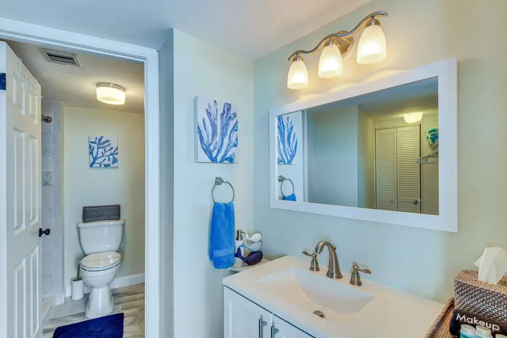 Beautiful Daytona Beach Shores Condo w/ Hot Tub!