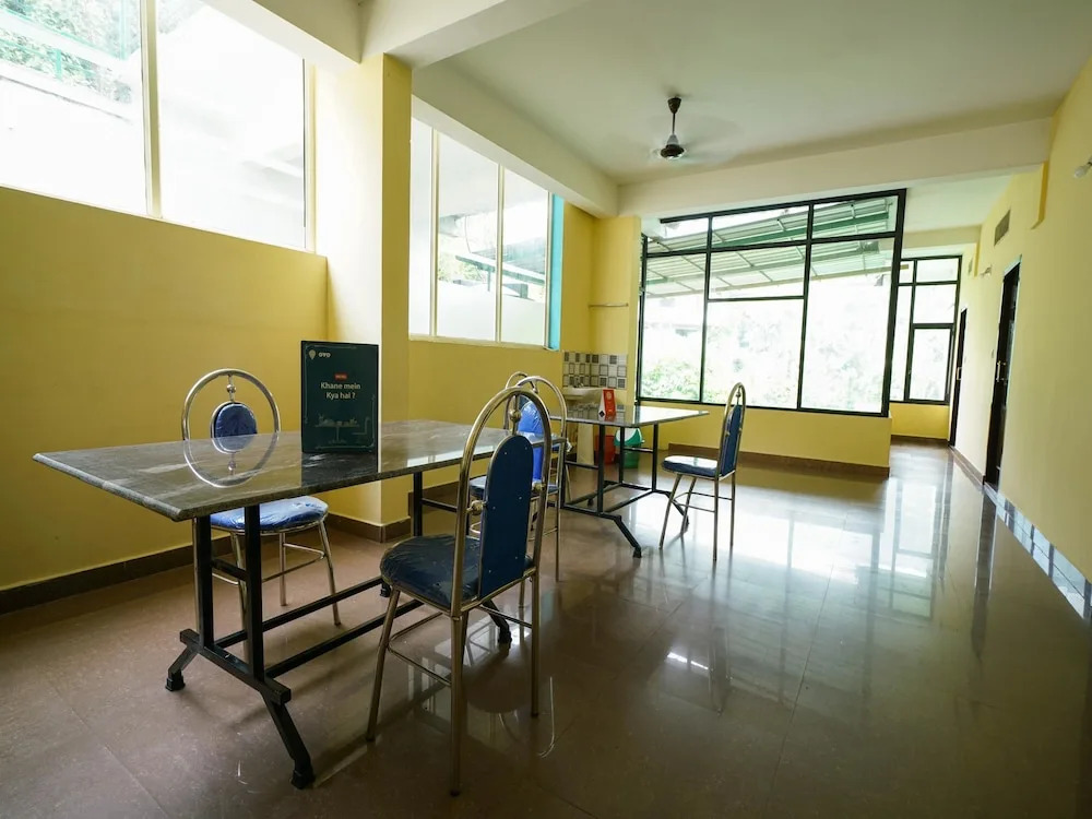 OYO 14368 Evergreen Holiday Home