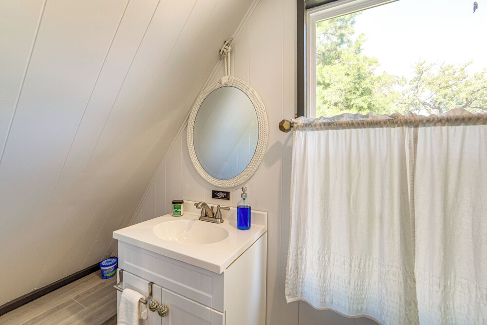 Dock + Bar, Pet Friendly! Cedar Creek Lake A-frame