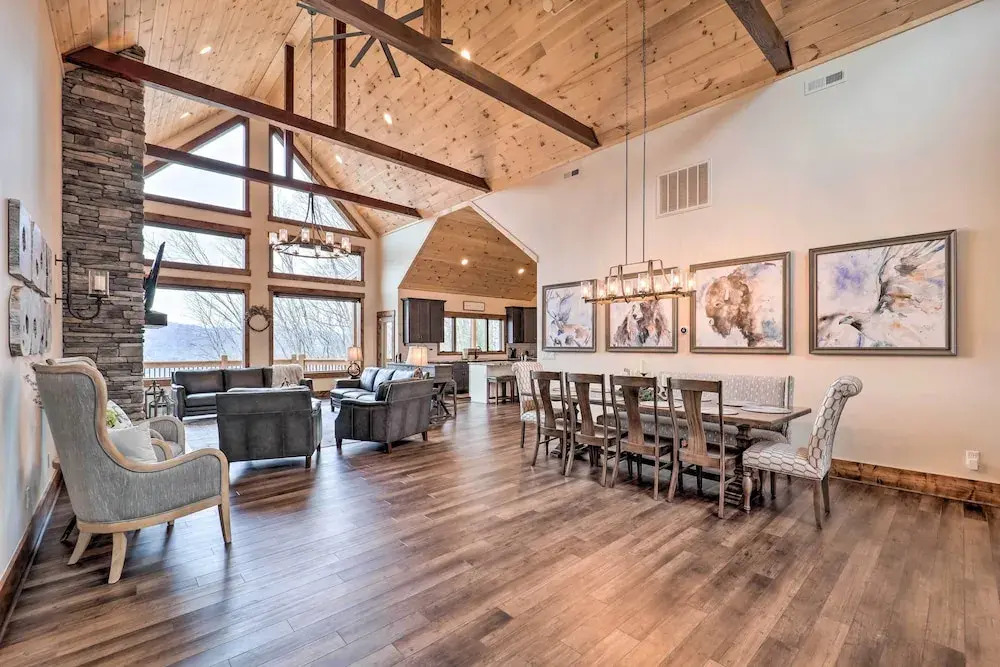 Mountainside Family Retreat w/ Deck in Banner Elk!