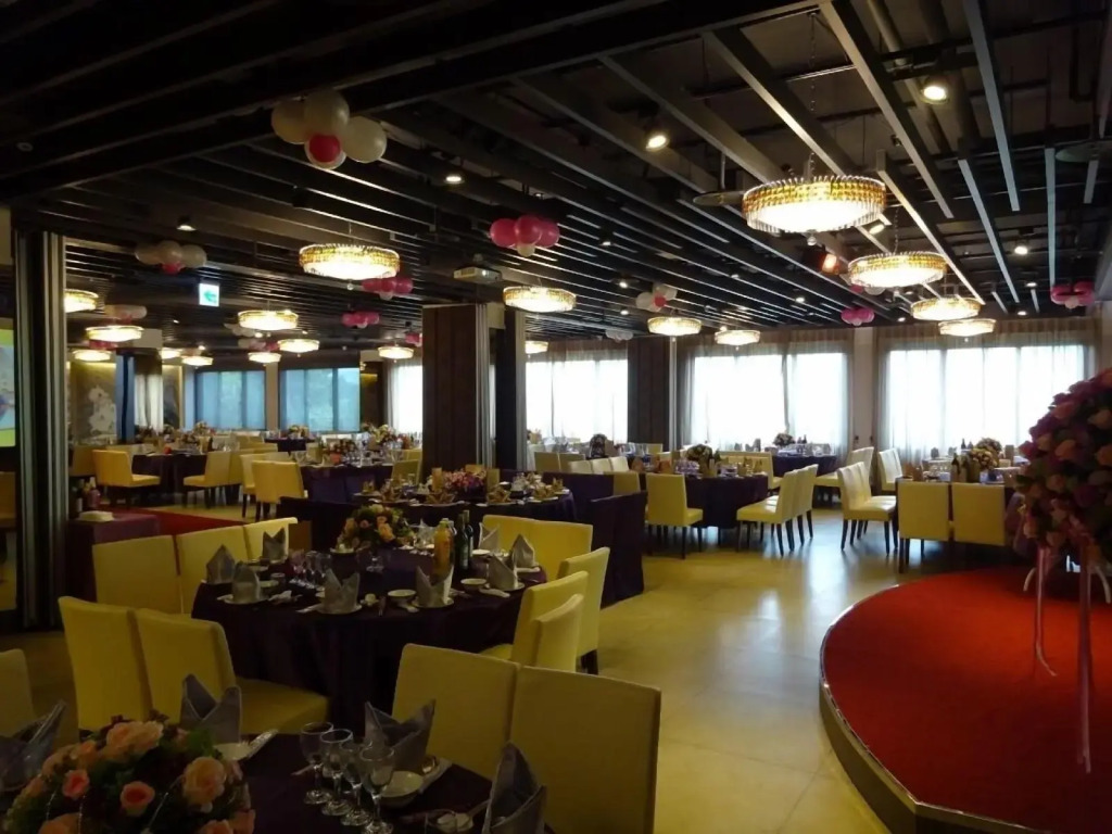 Renyi Lake Hotel
