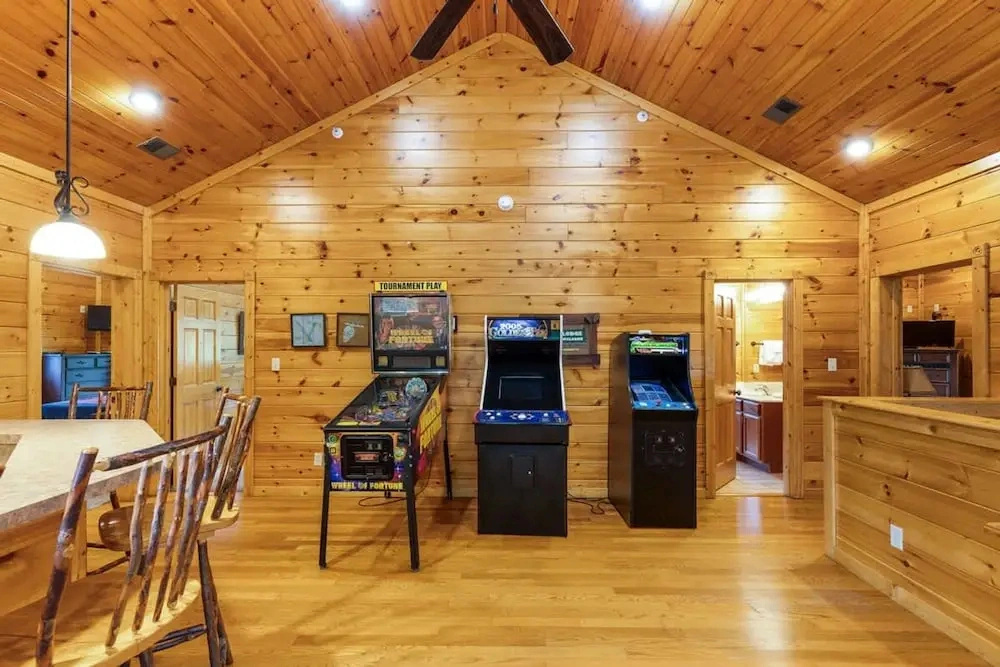 Dogwood Grand Cabin Hot tub and Games