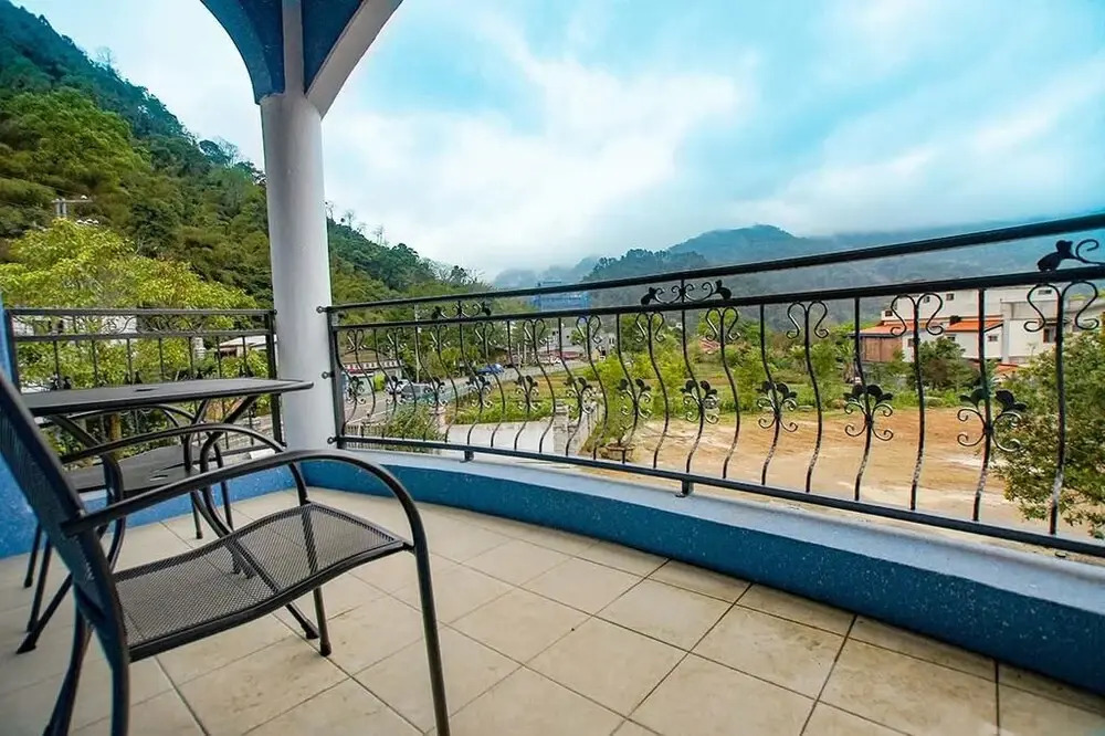 New Live B&B