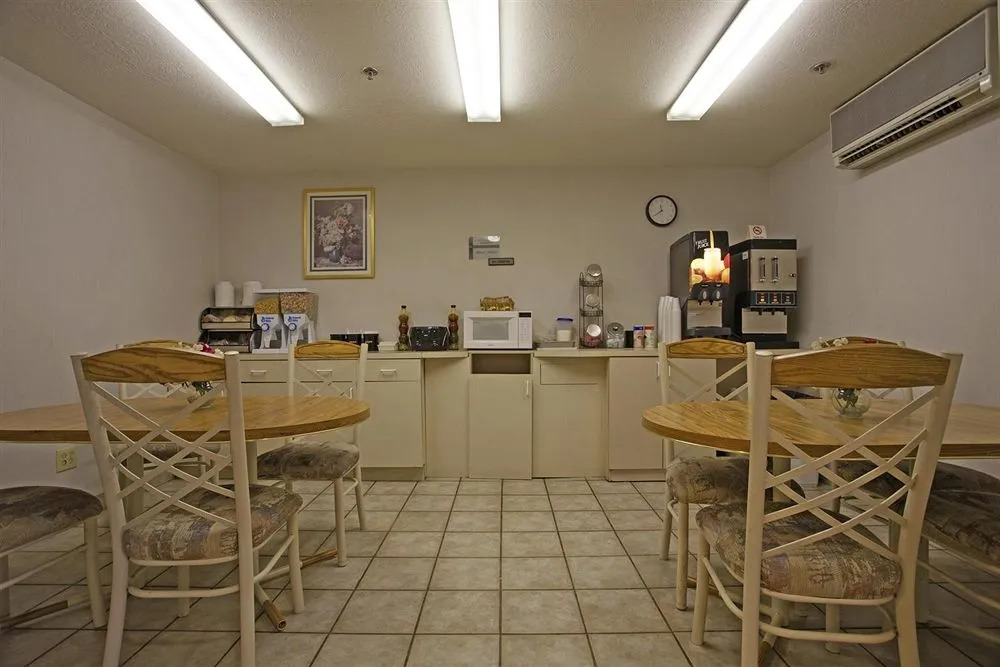 Americas Best Value Inn & Suites - N. Lima/Boardman