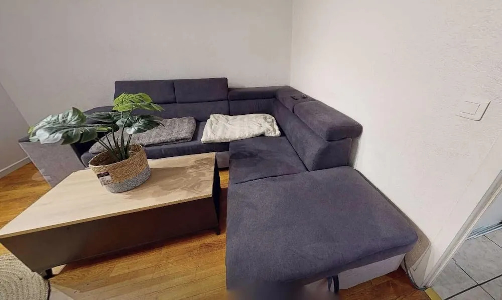 Private Room in a Shared Flat - Lyon 8