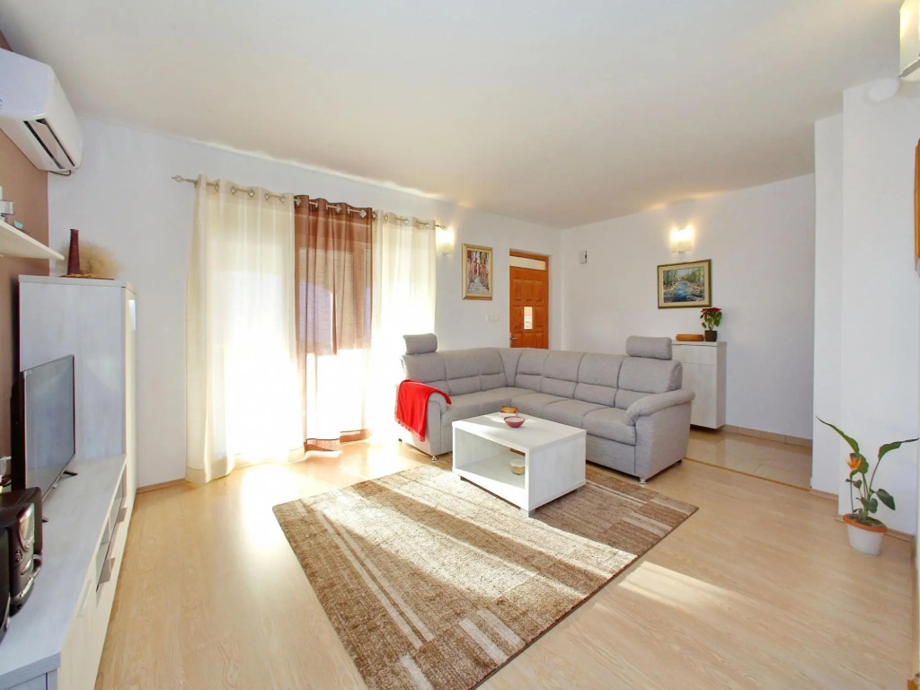Modern Apartment With Big Roofed Terrace Garden Sun Shower 200M From The Sea
