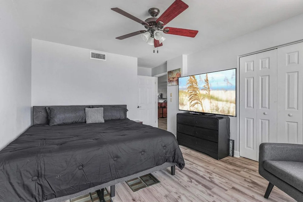 Seaside Beach 3902- 2 BR Direct Beachfront Condo With Pool Sauna Amazing Ocean View Balcony