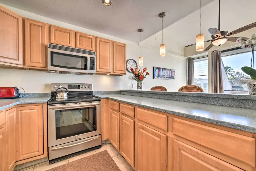 Kihei Oceanside Escape w/ Balcony - Steps to Beach