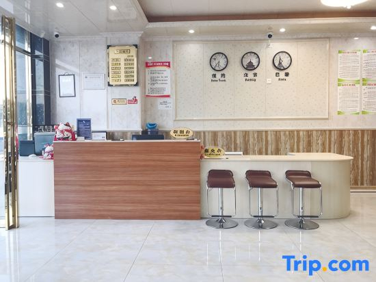 Xiaobai Hotel (Yiheng Night Market High Speed Rail Station)