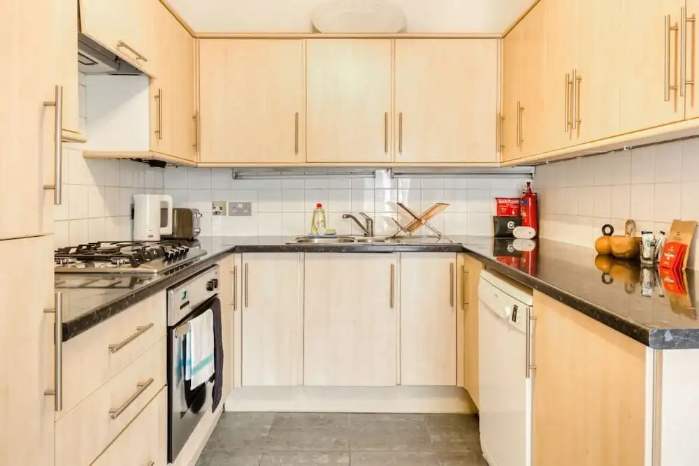 2bed w/ Covered Patio, 5 Mins to Paddington Stn