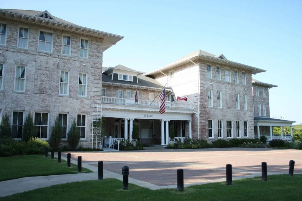 Inn at Carnall Hall