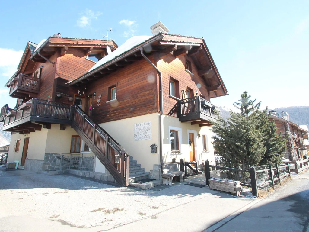 Apartment in Baita just 200 meters away from the ski lifts