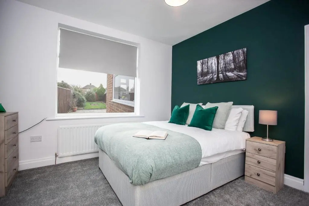 Keithlands House 4 Bedrooms Workstays UK Video Tour Available