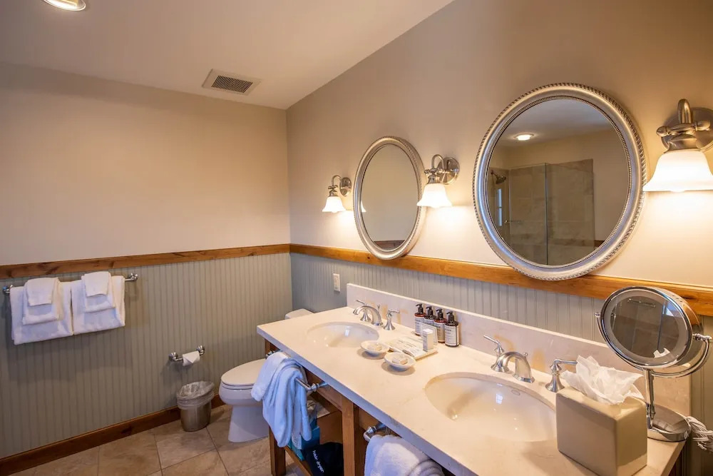 Spacious 3 Bedroom Condo with Balcony in Mountaineer Square 3 Condo - No Cleaning Fee! by RedAwning