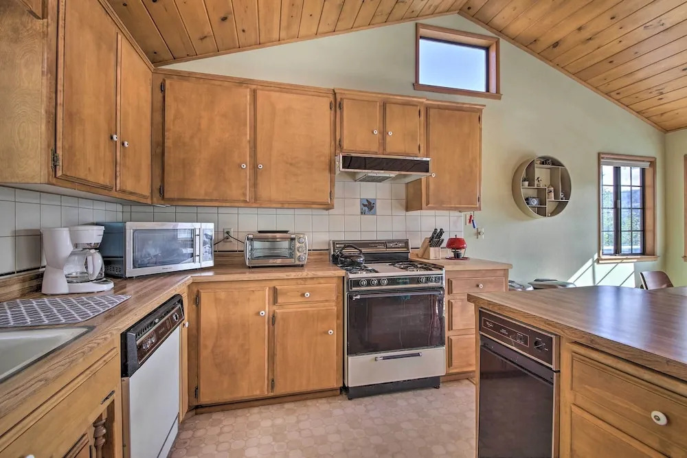 The Atomic Squirrel Lodge Lake Gregory Getaway!