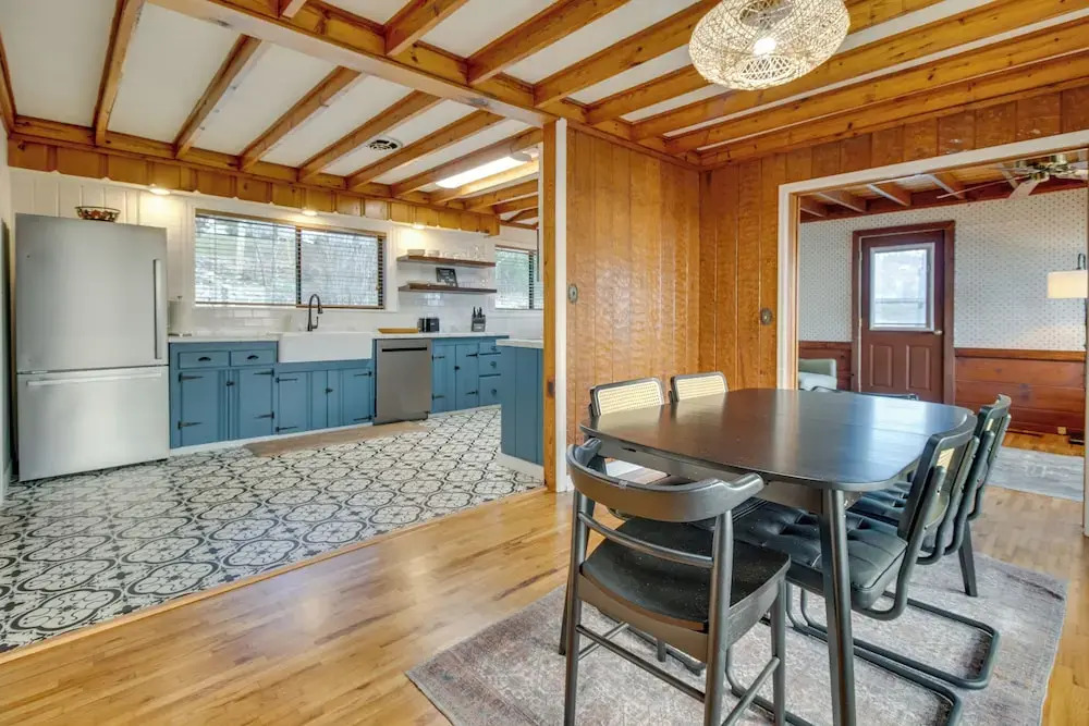 Henderson Cabin w/ Deck & Scenic Lake Views!