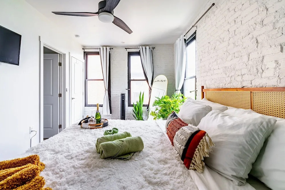 Jungle House Downtown Columbus – Modern Boutique Suites